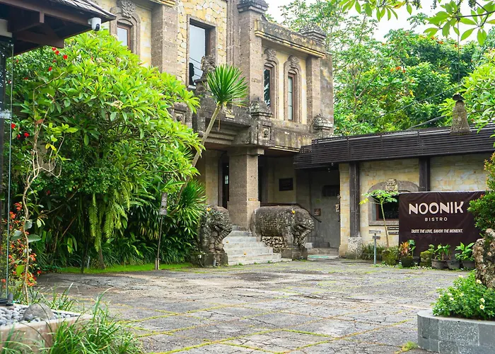Purana Hotel 5*